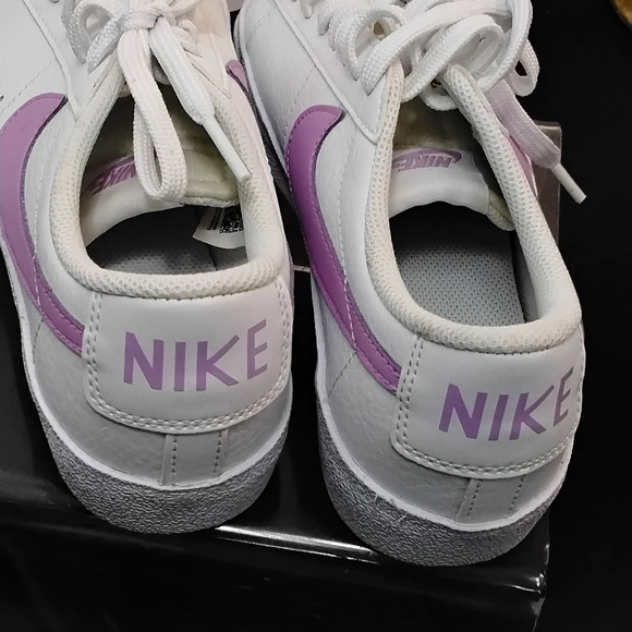 Nike Kids White and Purple Sneakers - Picture 4 of 6